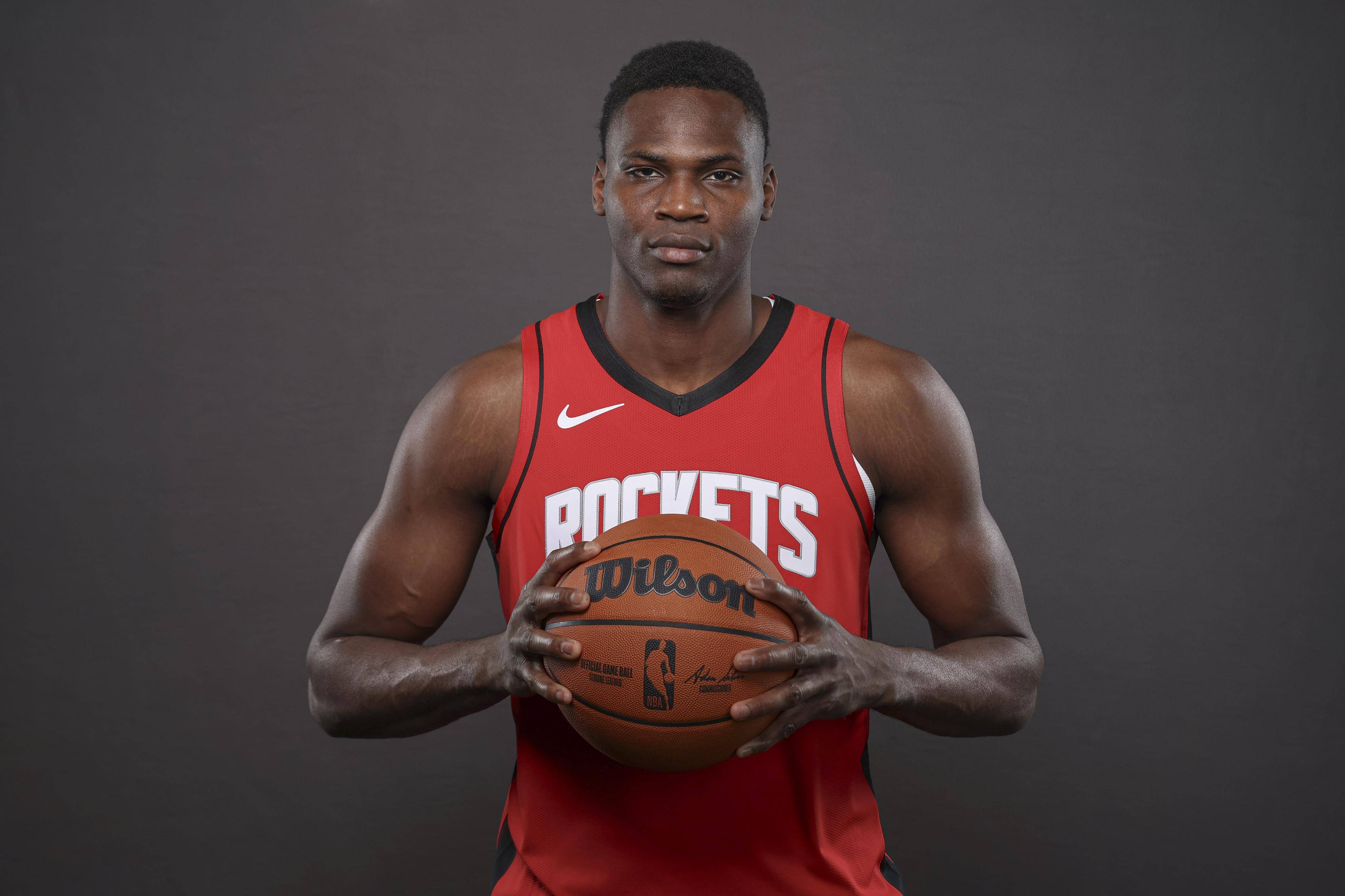 赛后广东宏远调整名单以备NBA季后赛；扳平良机环节打磨；媒体盛赞；临场指挥获称赞的简单介绍