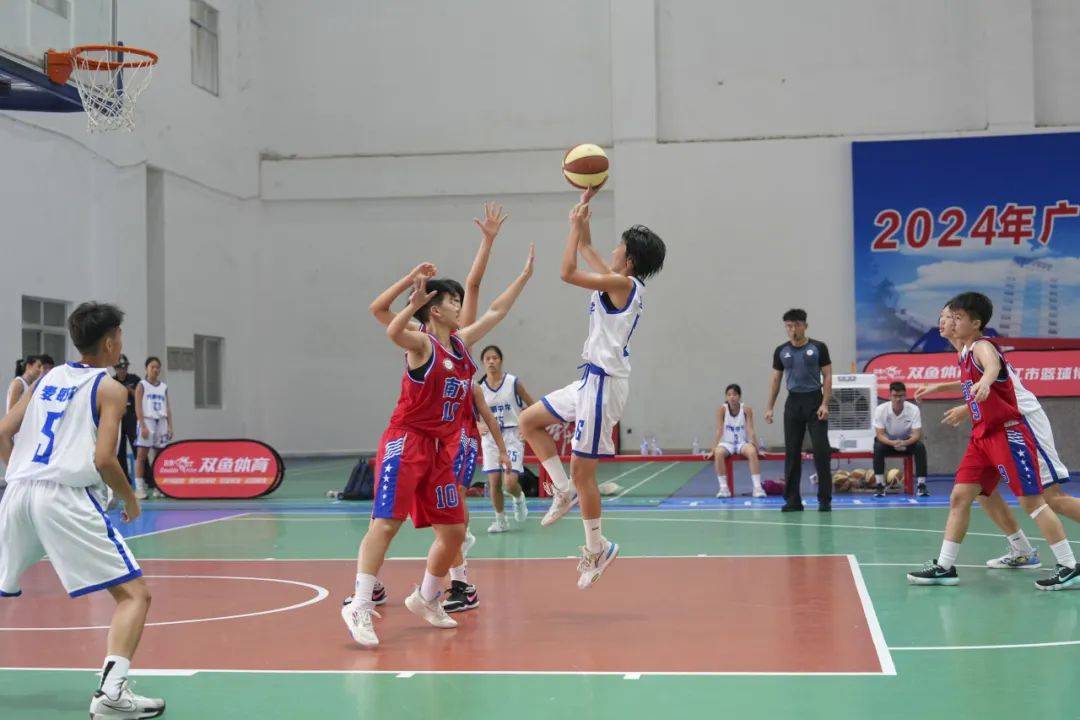 预选赛巅峰对决!岭北烈马队火力全开云贵风暴队,篮球赛场再起波澜;反击锐度十足 预选赛巅峰对决!岭北烈马队火力全开云贵风暴队,篮球赛场再起波澜;反击锐度十足