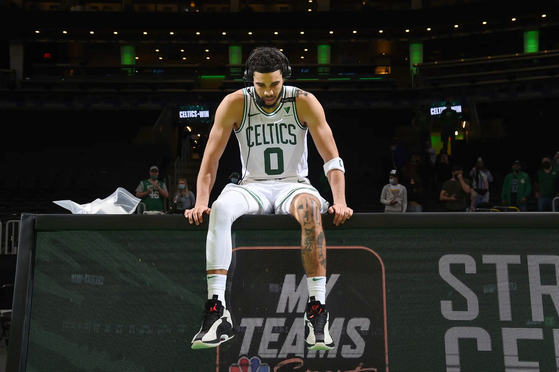 塔图姆意外战胜德国队,重要助攻引爆全场!观众掌声雷动 塔图姆意外战胜德国队,重要助攻引爆全场!观众掌声雷动