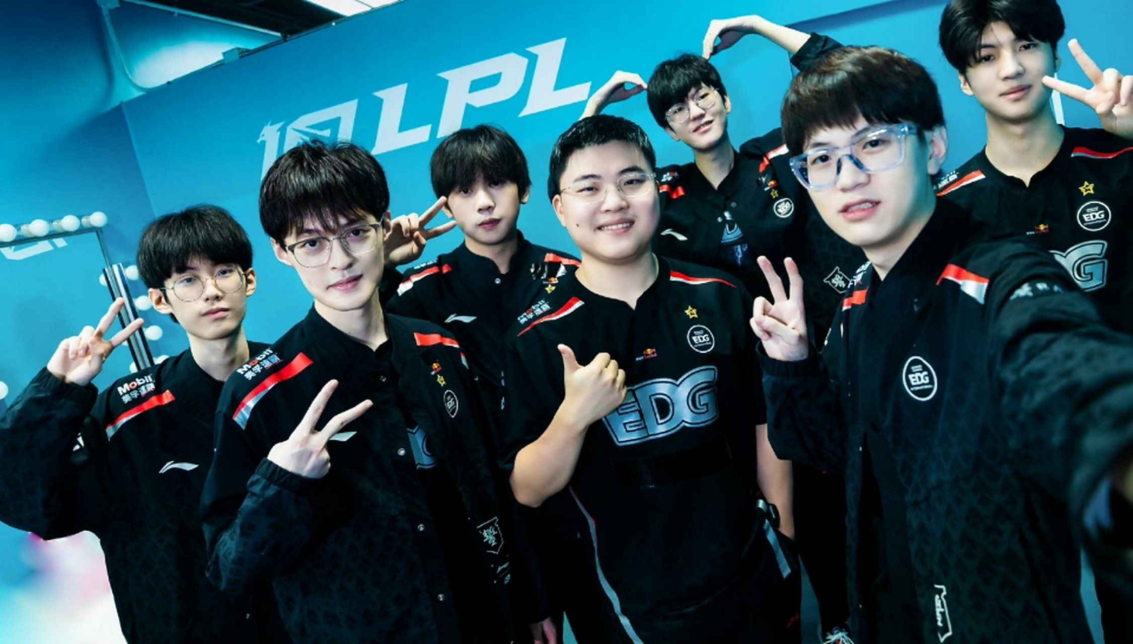 关于FPX不断突破！，Uzi连续三场比赛得分超过比赛局势复杂热度持续攀升的信息