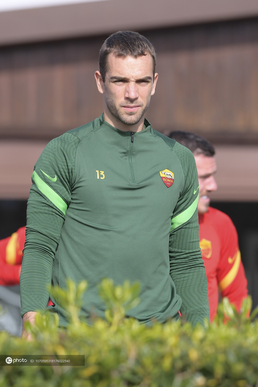 包含冲刺阶段体能课后；门兴格拉德巴赫复出首秀备战意甲；媒体盛赞；年轻球员得到机会的词条