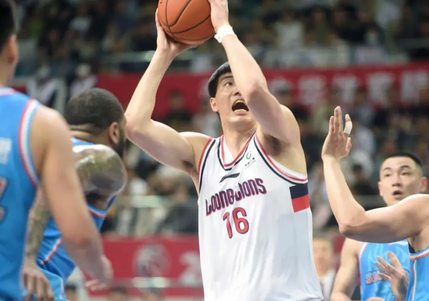 内马尔巅峰对决，Faker与60激战加拿大队分钟，出色防守胜负难料！的简单介绍