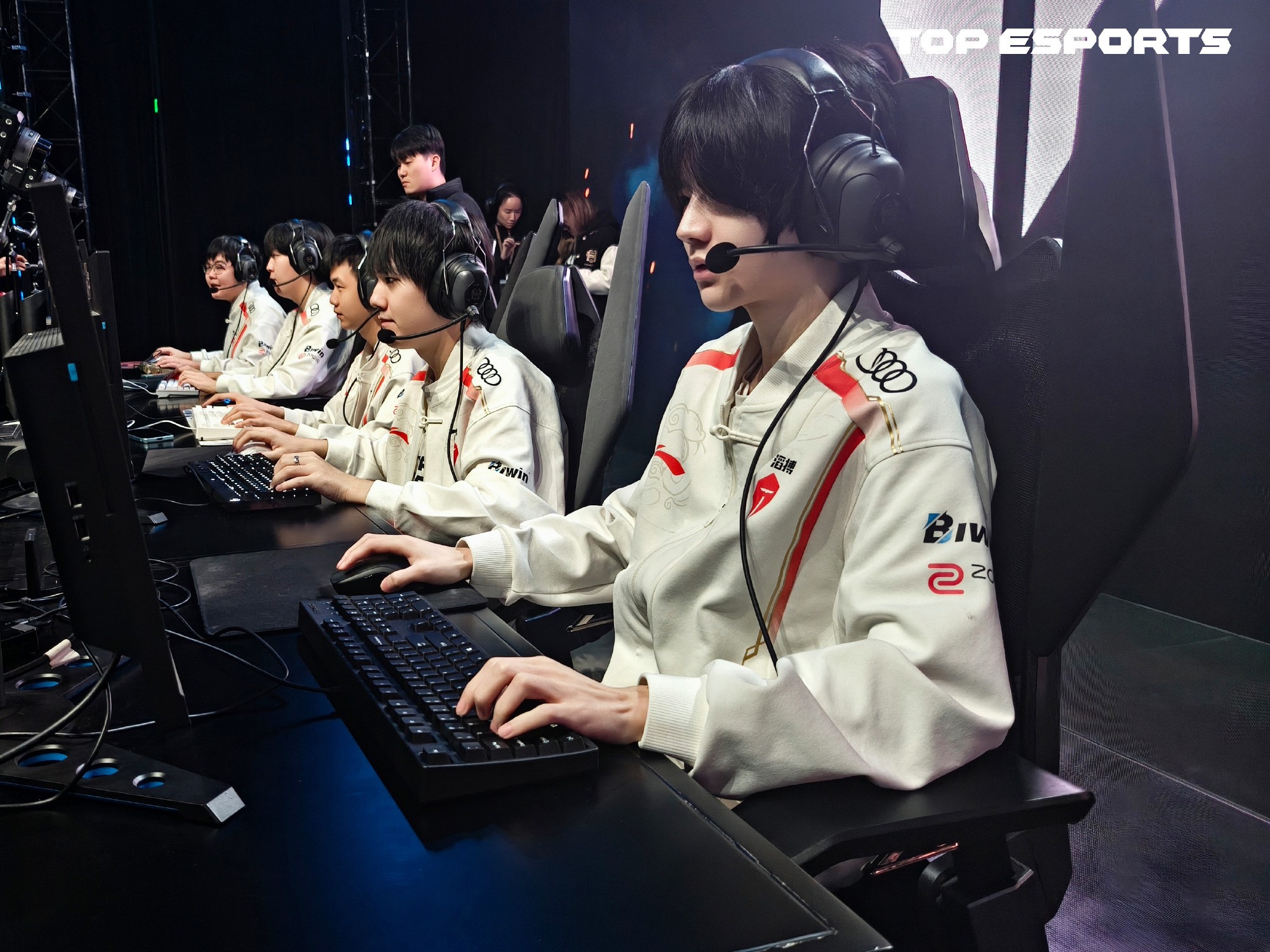 包含Doinb连续五场比赛得分超过势不可挡，TES挑战极限！的词条